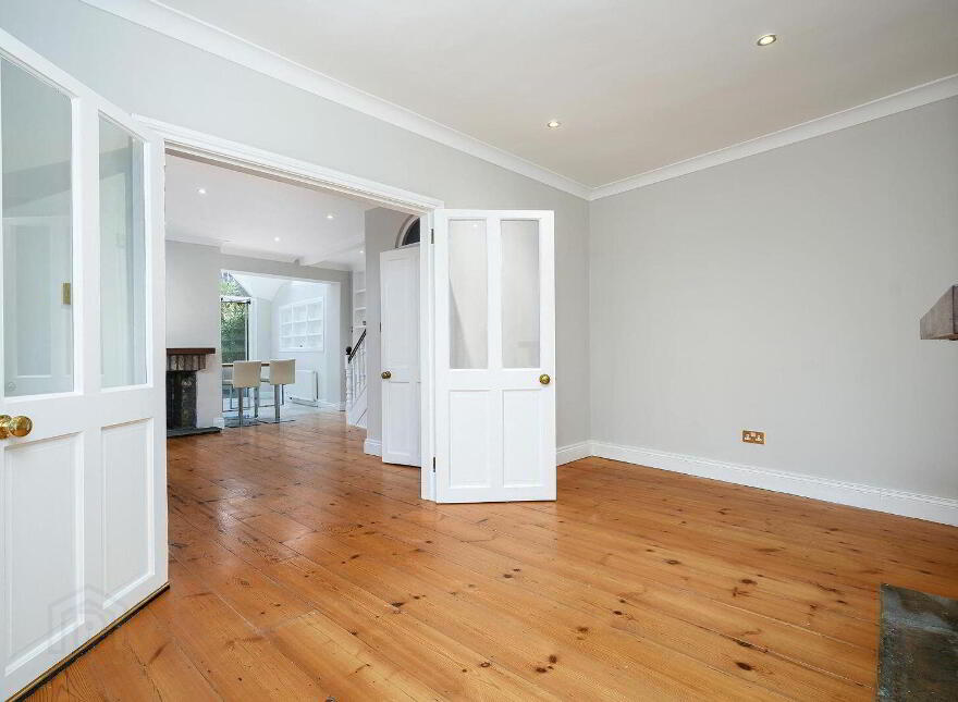 12 Albert Place East, Grand Canal Dock, D02Y153