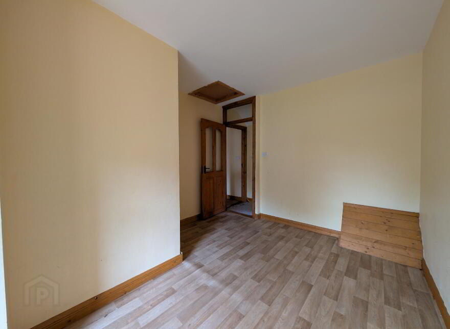 Market Street, Swinford, F12KN81
