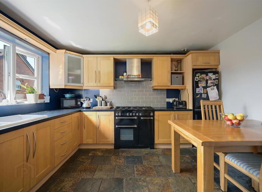 33 Mayfield Drive, Mallusk, Newtownabbey, BT36 7WN