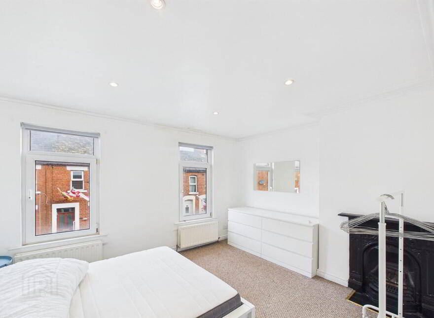 32 Carrington Street, Belfast, BT6 8GF