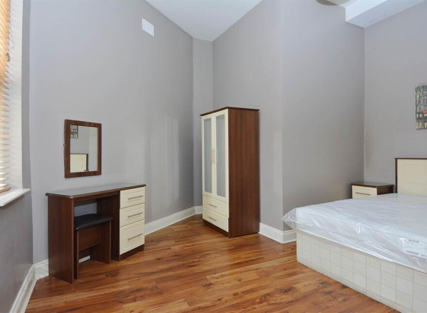 4, 41 Cromwell Road, Belfast, BT7 1JX
