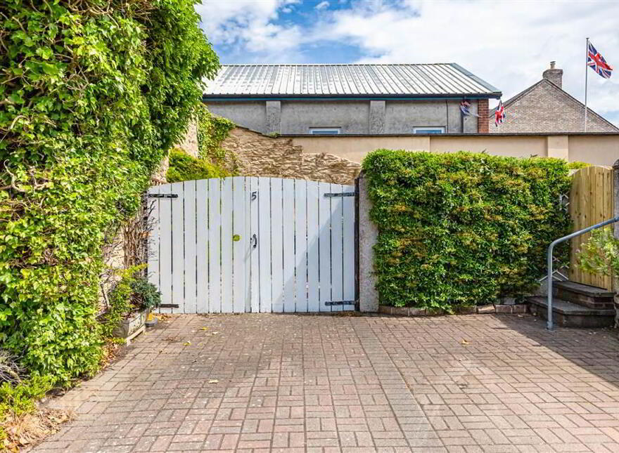 5 Hamilton Harty Court, Royal Hillsborough, BT26 6FA