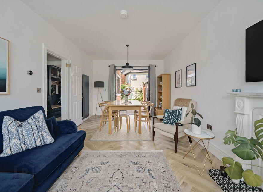 8 Loopland Drive, Belfast, BT6 9DX