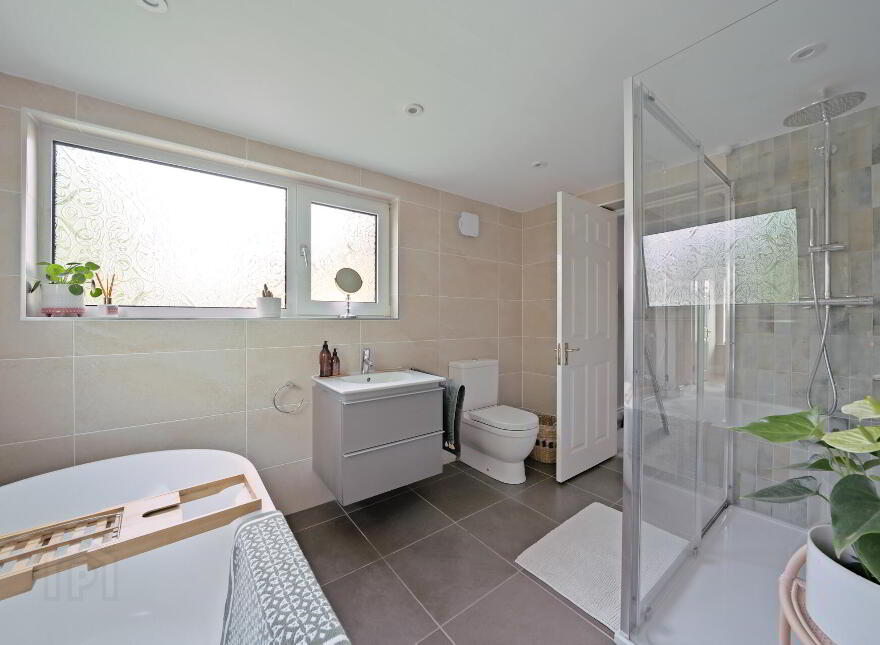 8 Loopland Drive, Belfast, BT6 9DX