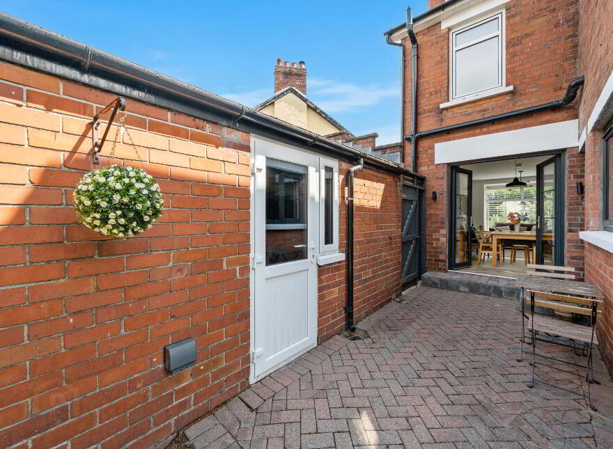 8 Loopland Drive, Belfast, BT6 9DX