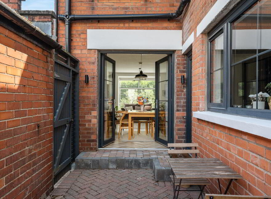 8 Loopland Drive, Belfast, BT6 9DX