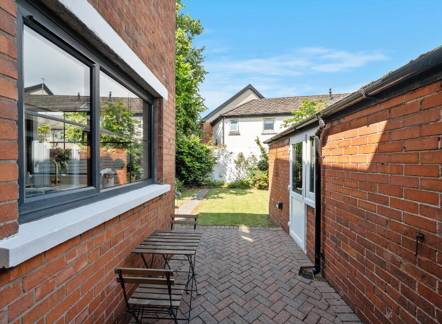 8 Loopland Drive, Belfast, BT6 9DX