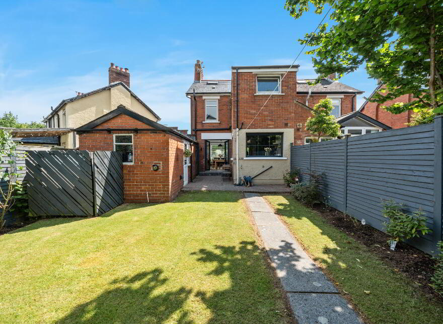 8 Loopland Drive, Belfast, BT6 9DX