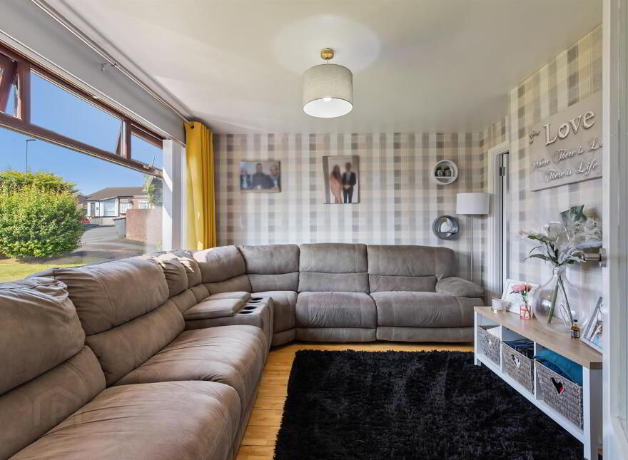 4 Rosslyn Park, Newtownards, BT23 8WP