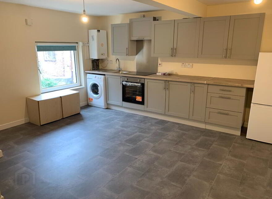 Apt 1, 121 Falls Road, Belfast, BT12 6AA