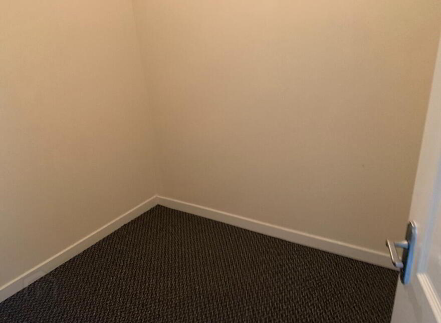 Apt 1, 121 Falls Road, Belfast, BT12 6AA