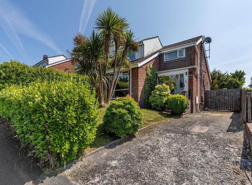 31 Clandeboye Way, Bangor, BT19 1AD photo