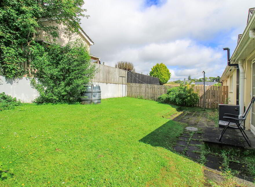 63 Wheatfield, Muff