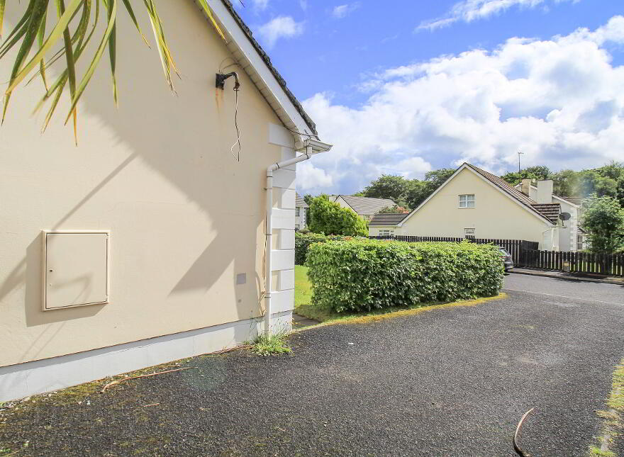 63 Wheatfield, Muff