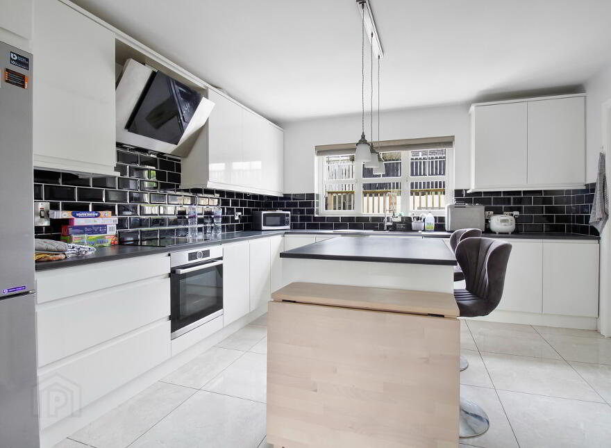 64 Wheatfield, Muff