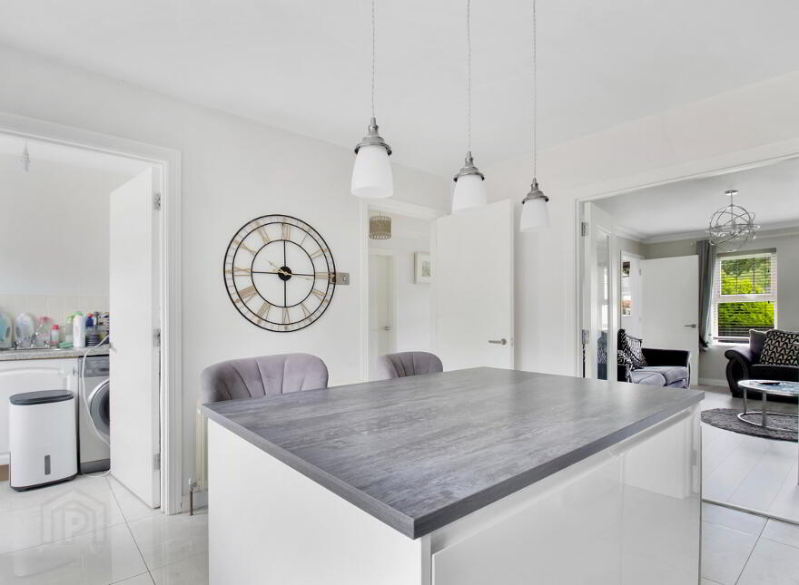64 Wheatfield, Muff
