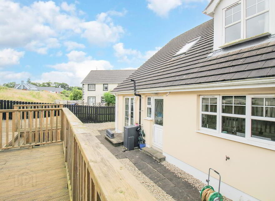 64 Wheatfield, Muff