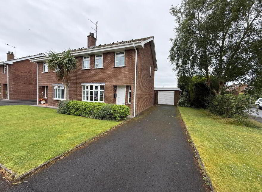 1 New Helmsley, Moira, BT67 0NY