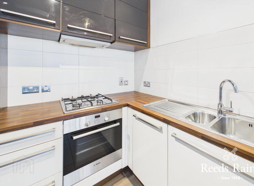 Apartment 9.30 The Arc 2I Queens Road, Titanic Quarter, Belfast, BT3 9FL