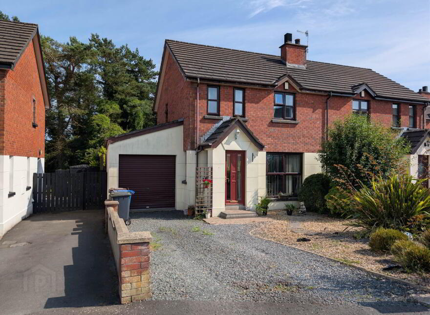 15 Molyneaux Avenue, Larne, BT40 2TU