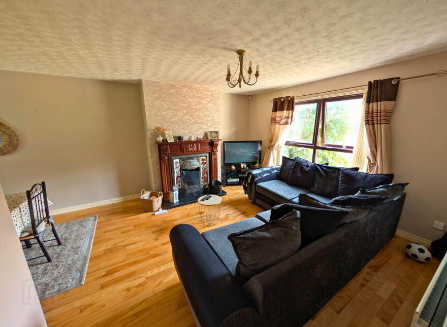 15 Molyneaux Avenue, Larne, BT40 2TU