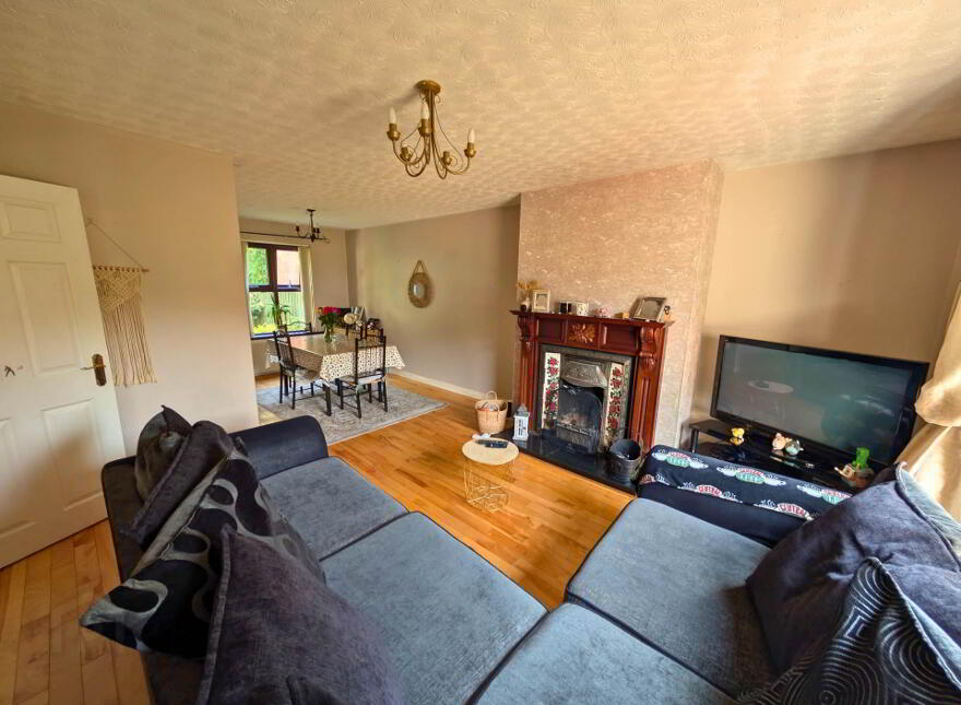15 Molyneaux Avenue, Larne, BT40 2TU