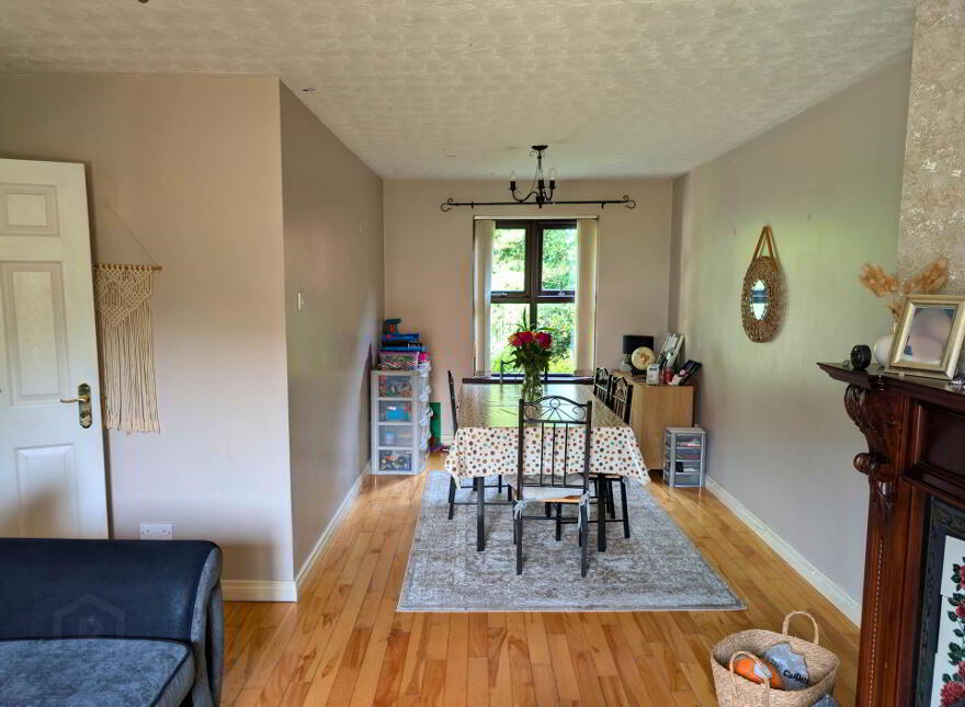 15 Molyneaux Avenue, Larne, BT40 2TU