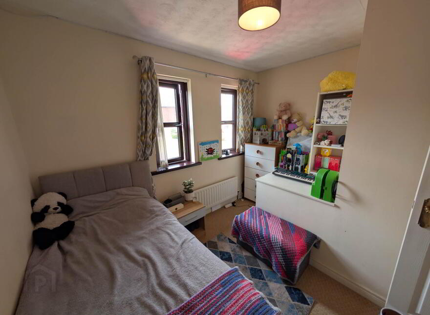 15 Molyneaux Avenue, Larne, BT40 2TU