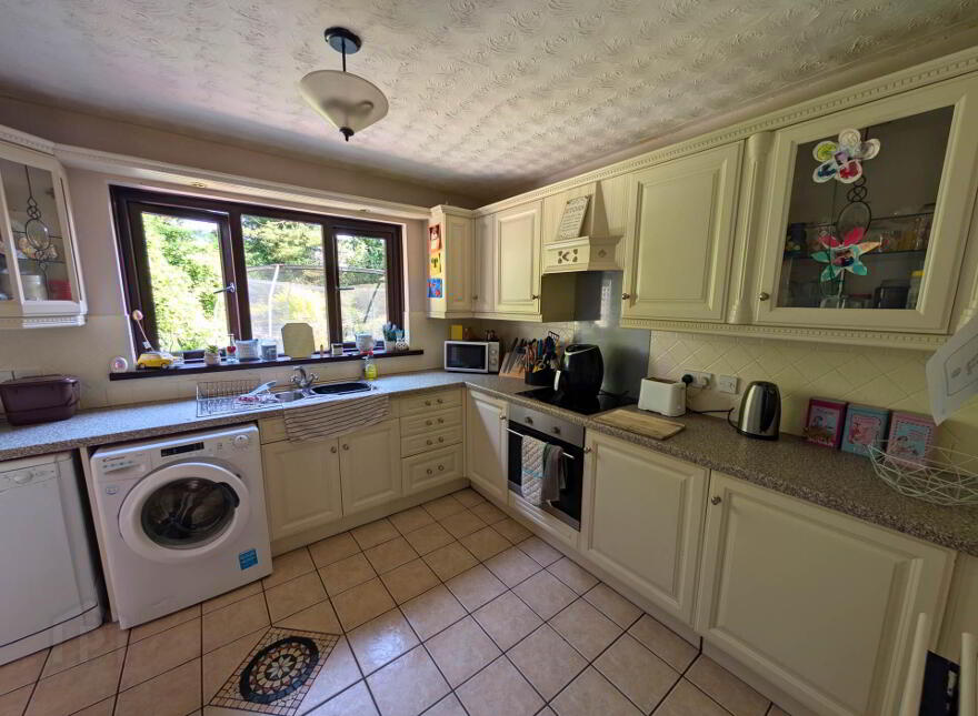 15 Molyneaux Avenue, Larne, BT40 2TU
