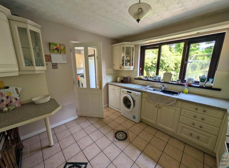 15 Molyneaux Avenue, Larne, BT40 2TU