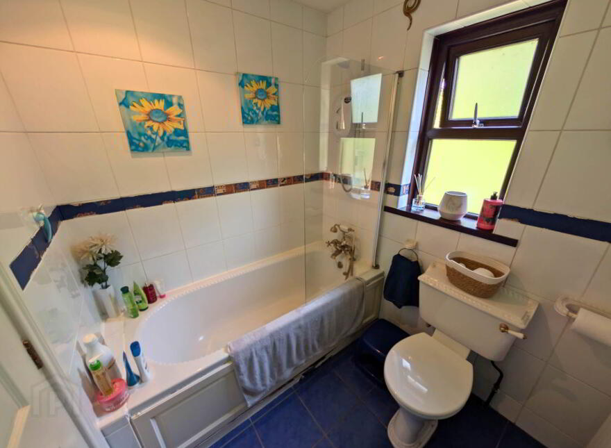 15 Molyneaux Avenue, Larne, BT40 2TU