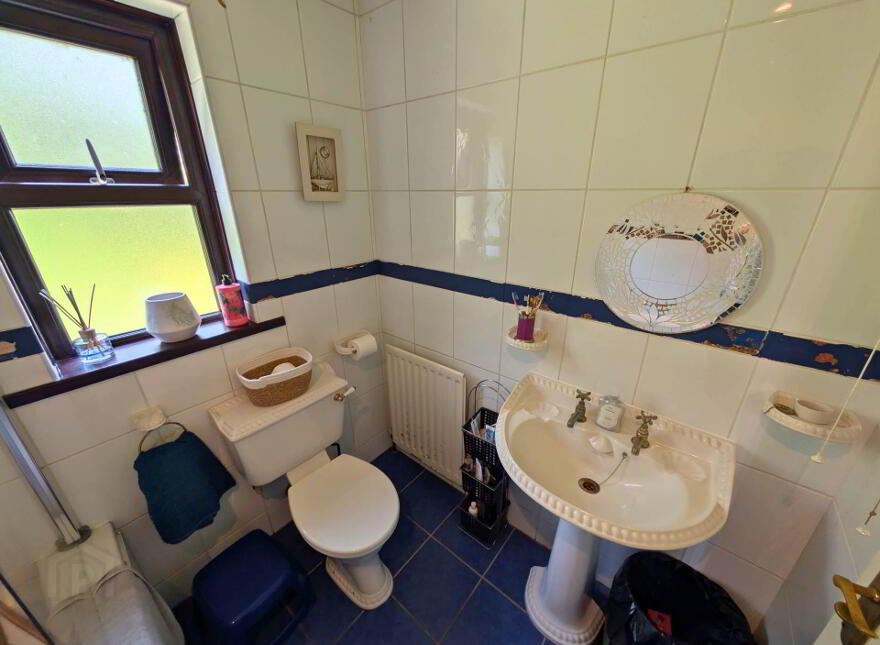 15 Molyneaux Avenue, Larne, BT40 2TU
