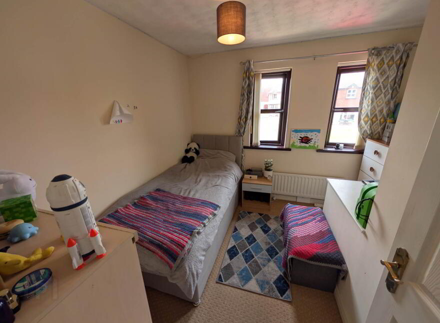 15 Molyneaux Avenue, Larne, BT40 2TU