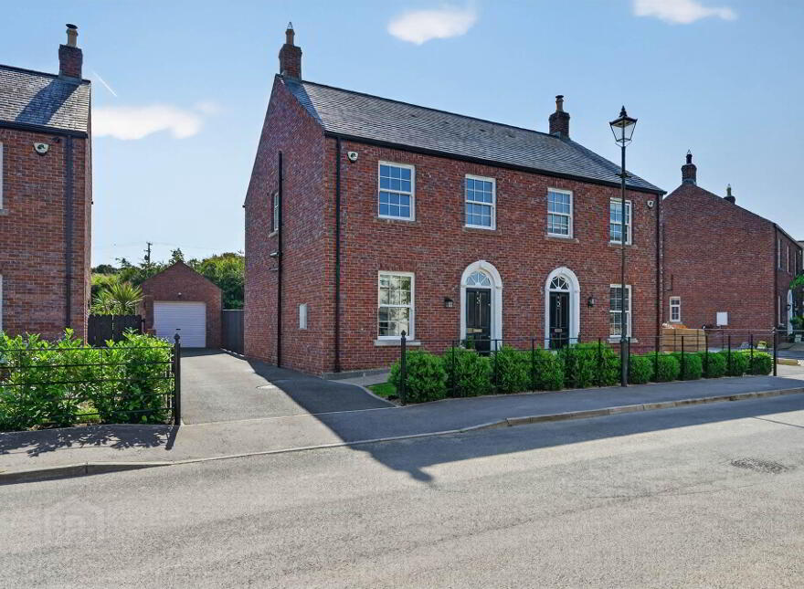 5 Farriers Green, Hillsborough, BT26 6GW