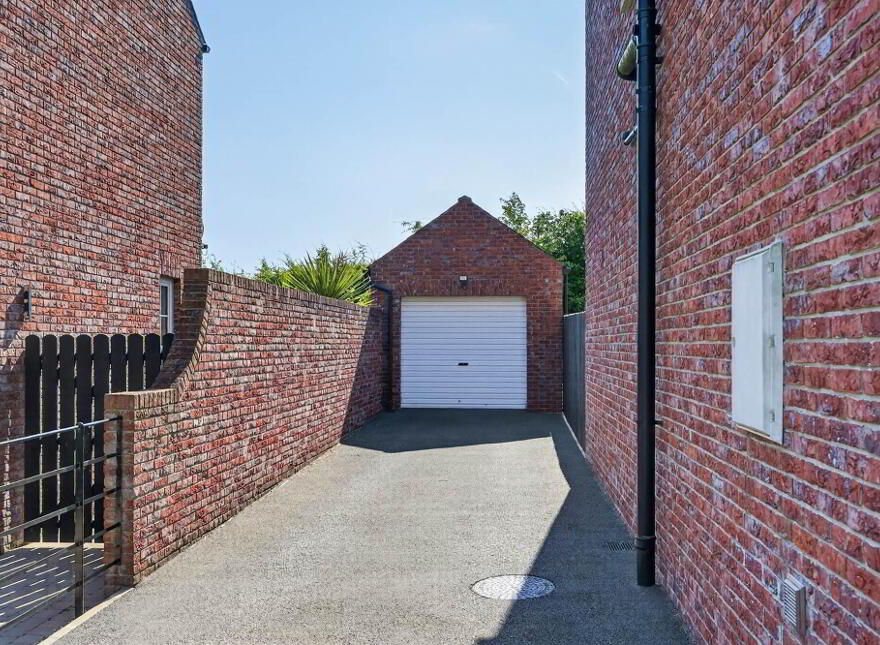 5 Farriers Green, Hillsborough, BT26 6GW