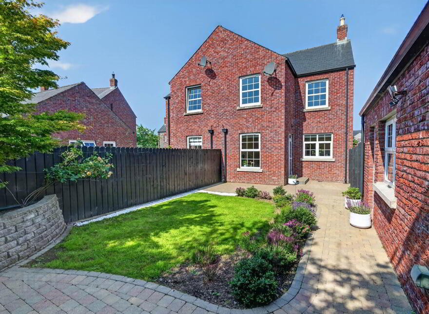 5 Farriers Green, Hillsborough, BT26 6GW