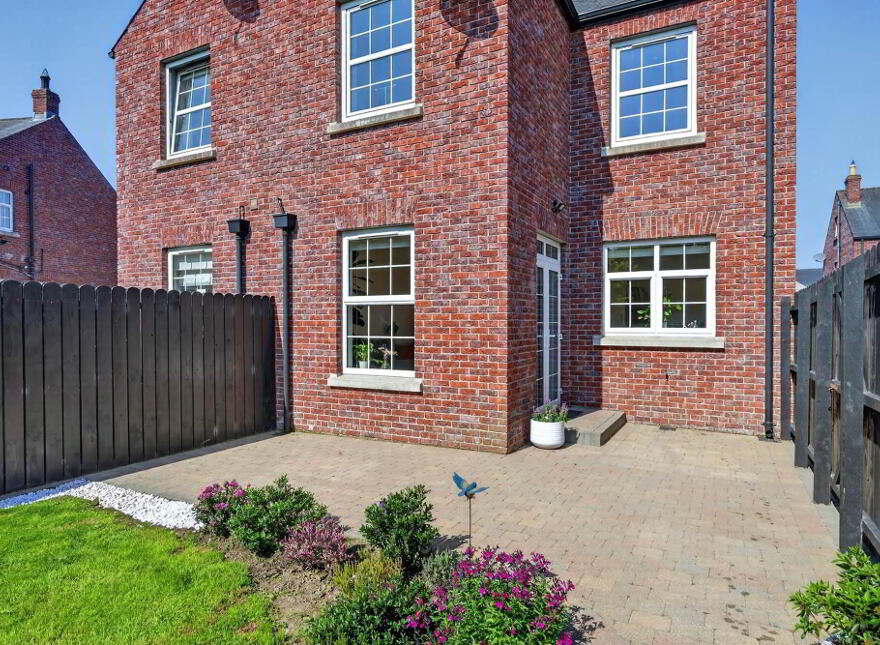 5 Farriers Green, Hillsborough, BT26 6GW