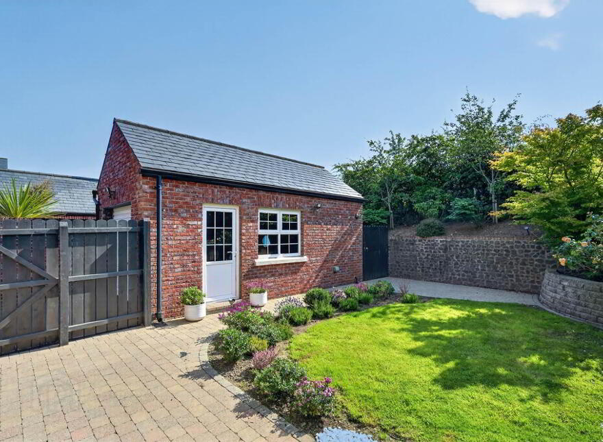 5 Farriers Green, Hillsborough, BT26 6GW