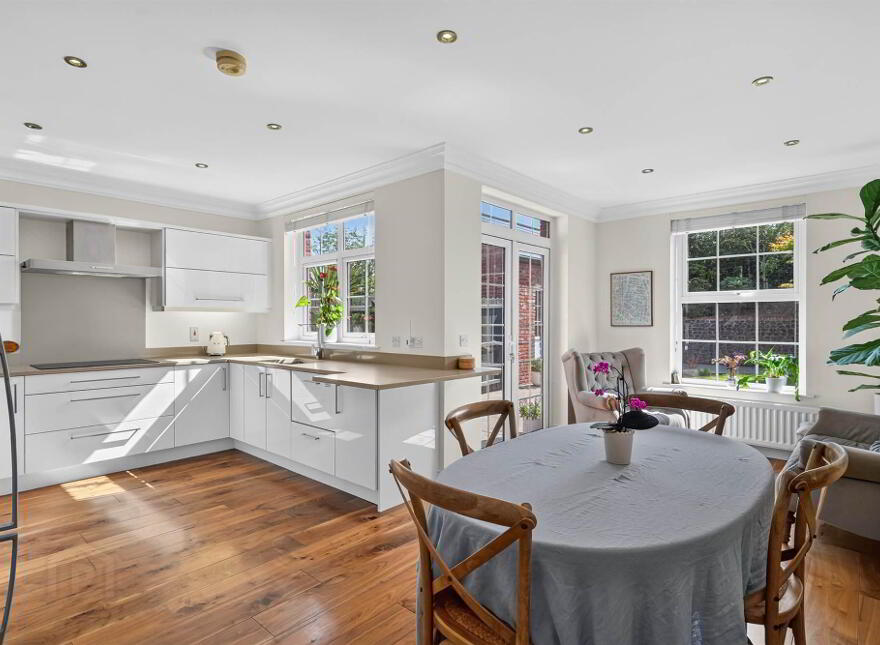 5 Farriers Green, Hillsborough, BT26 6GW