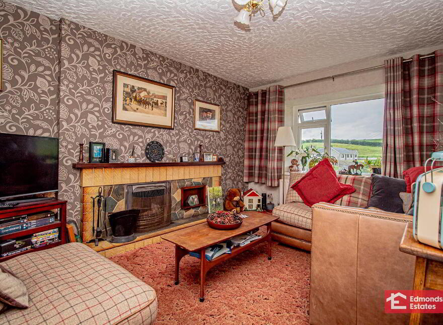 30 Tullynahinnion Road, Portglenone, Ballymena, BT44 8EL