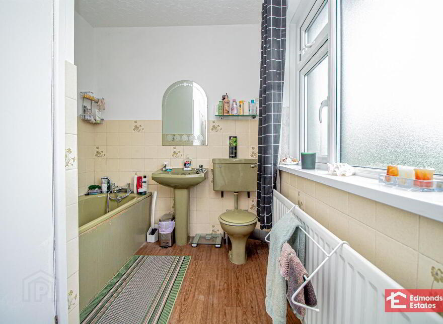 30 Tullynahinnion Road, Portglenone, Ballymena, BT44 8EL
