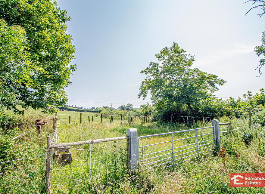 30 Tullynahinnion Road, Portglenone, Ballymena, BT44 8EL