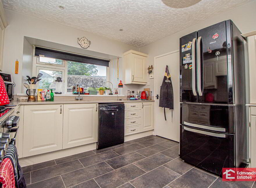 30 Tullynahinnion Road, Portglenone, Ballymena, BT44 8EL