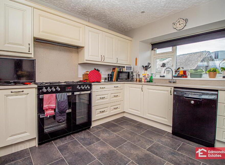 30 Tullynahinnion Road, Portglenone, Ballymena, BT44 8EL