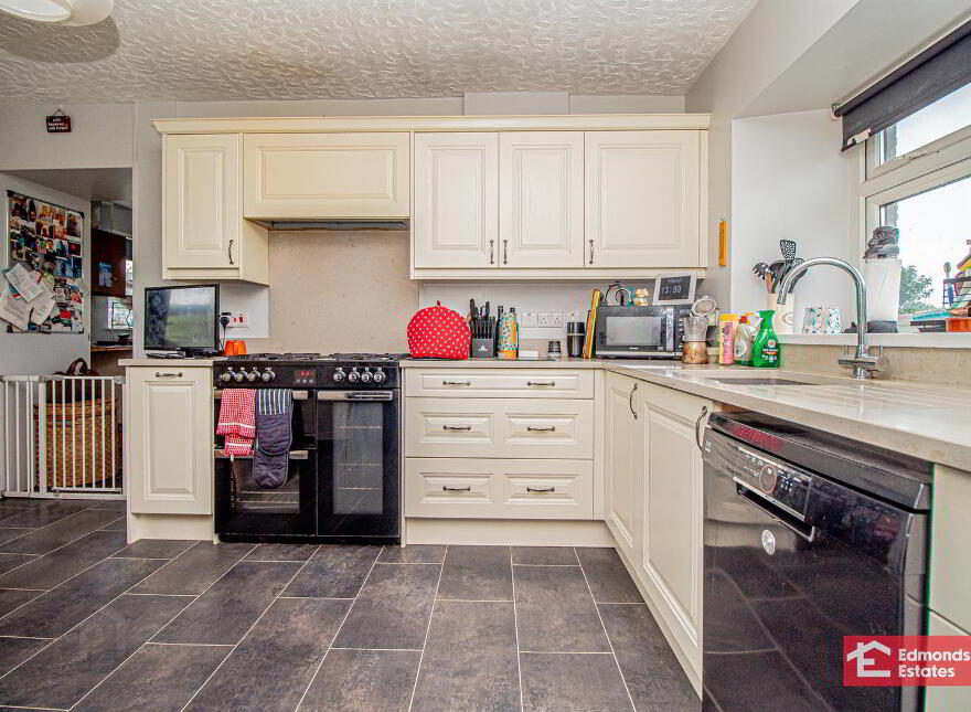 30 Tullynahinnion Road, Portglenone, Ballymena, BT44 8EL