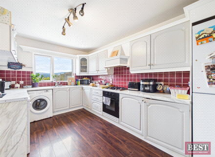 4 Cloughmore View, Warrenpoint, Newry, BT34 3TP