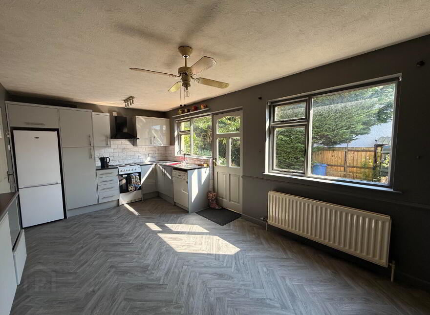40 Kintullagh Park, Ballymoney Road, Ballymena, BT43 5HP