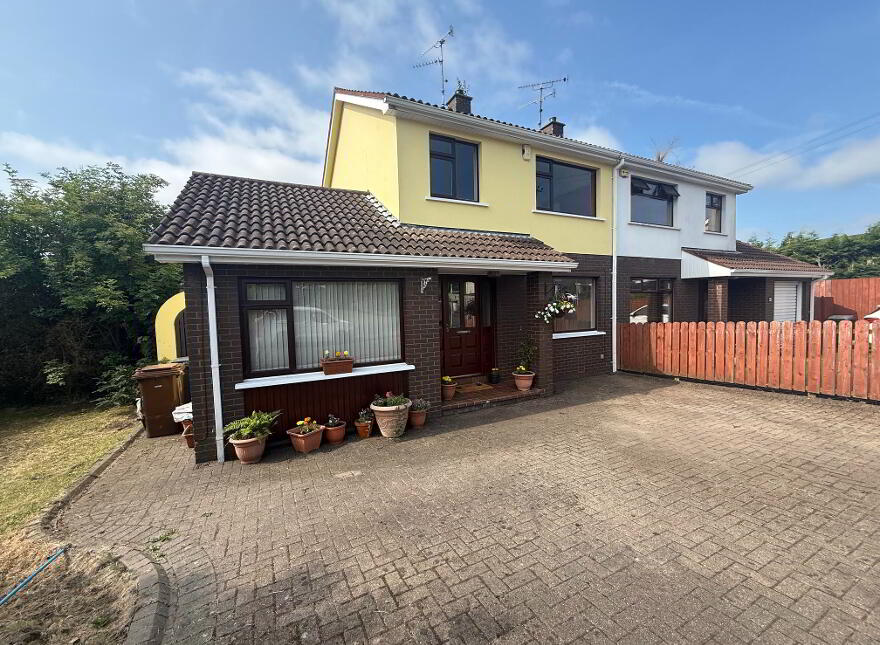 40 Kintullagh Park, Ballymoney Road, Ballymena, BT43 5HP photo