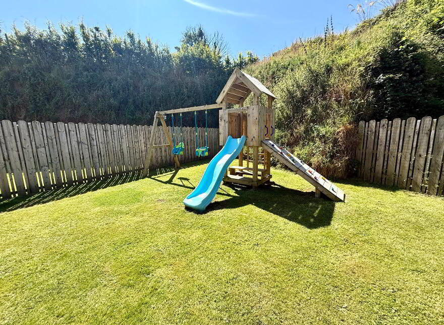 30 The Hillocks, Waterside, Derry, BT47 3FR