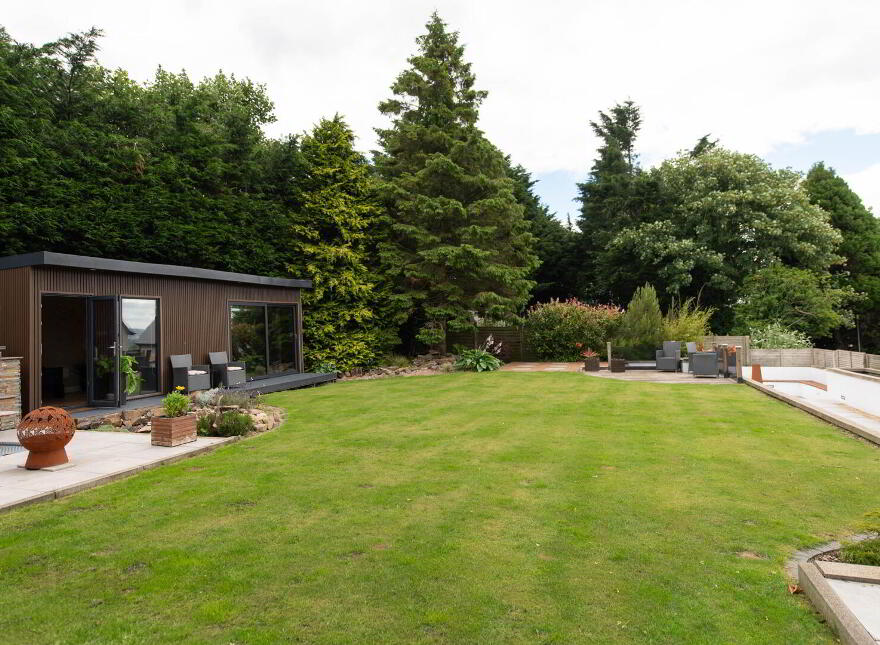 12 Glebe Road East, Newtownabbey, BT36 6DL